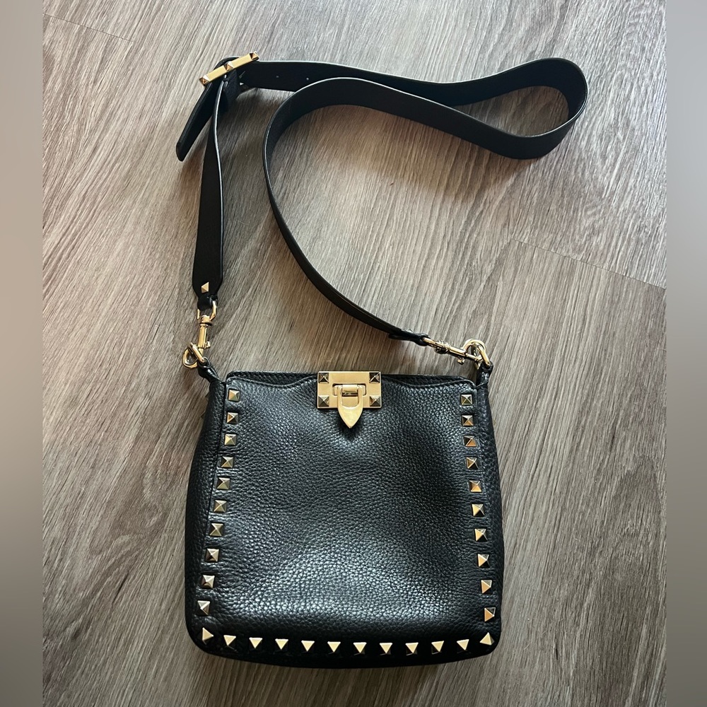 Valentino Garavani Black pebbled leather Rockstud mini hobo crossbody purse